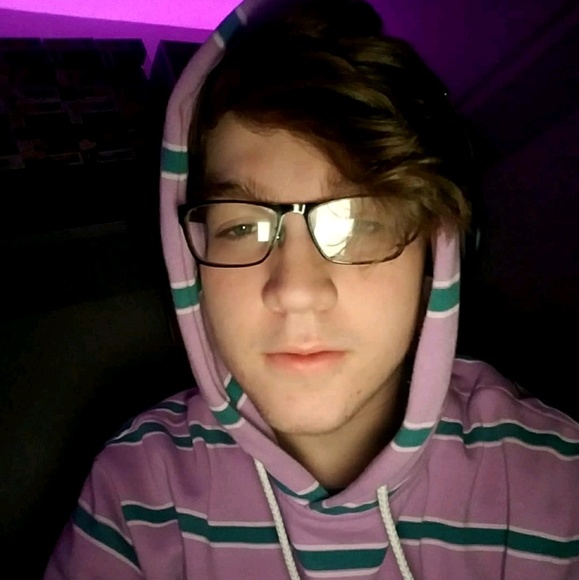 Profile Picture of Samuel Clemens (@samuelclemens) on Poshmark