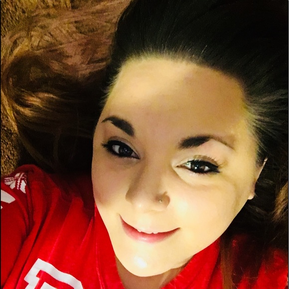Profile Picture of Dez Storrs (@dezstorrs) on Poshmark