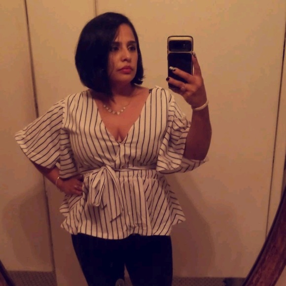 Profile Picture of Yanitza Yanitza (@yanitzs) on Poshmark