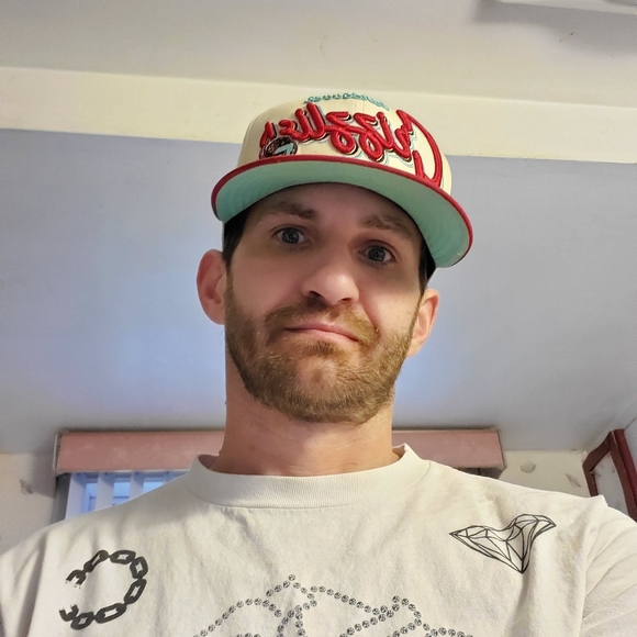 Burton Mulroy - Poshmark Profile Picture of Burton Mulroy (@burtonmulroy) on Poshmark