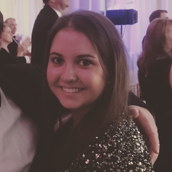 Profile Picture of Adrienne Spero (@adrienne_faye) on Poshmark