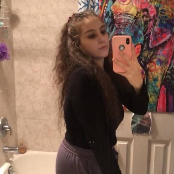 Profile Picture of Nicole Cancemi (@suckmyclass) on Poshmark