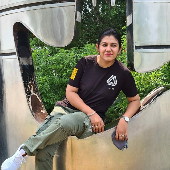 Profile Picture of Deepali Singh (@cooldeepalidevi) on Poshmark