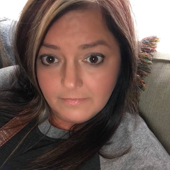 Profile Picture of Lisa Simpson (@lele69) on Poshmark