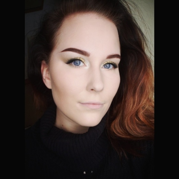 Profile Picture of Carly Muller (@mullercarlyj) on Poshmark