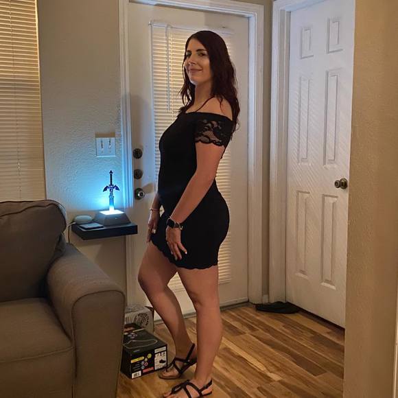 Whitney Roesti - Poshmark Profile Picture of Whitney Roesti (@whitrost09) on Poshmark
