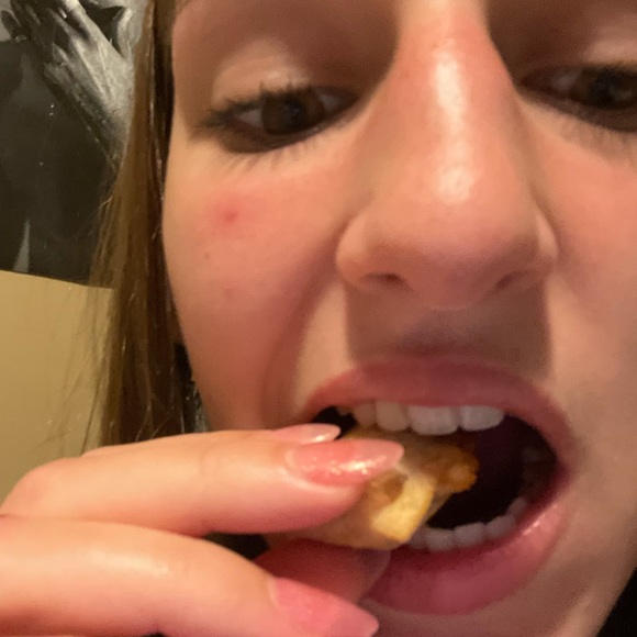 Profile Picture of Maddy Doeden (@maddy_doeden) on Poshmark