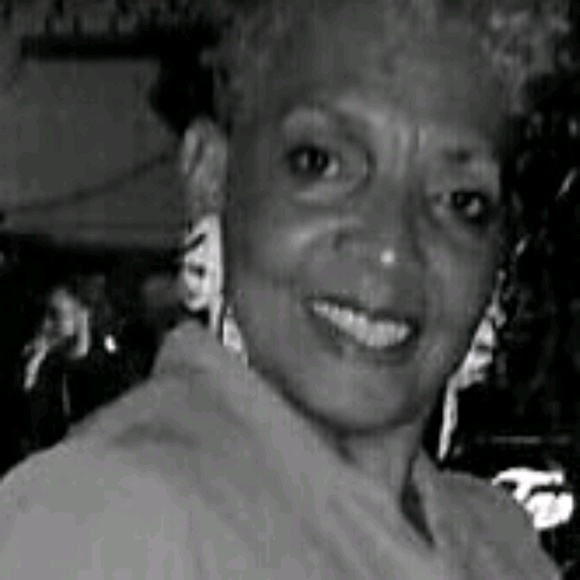 Profile Picture of Vera Claybrooks (@what8ever) on Poshmark