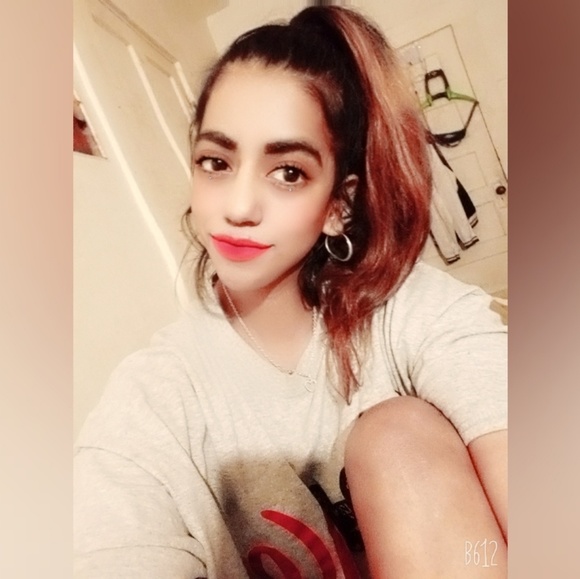 Profile Picture of Mandy Barrientez (@mandybarrientez) on Poshmark