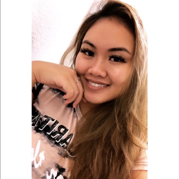 Profile Picture of Chelea Baloran (@chelea_b) on Poshmark