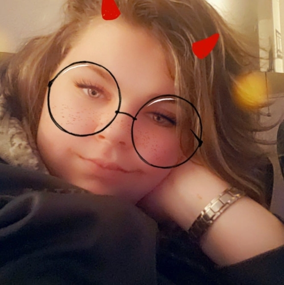 Profile Picture of Jewels Kohlstaedt (@jkohlstaedt) on Poshmark