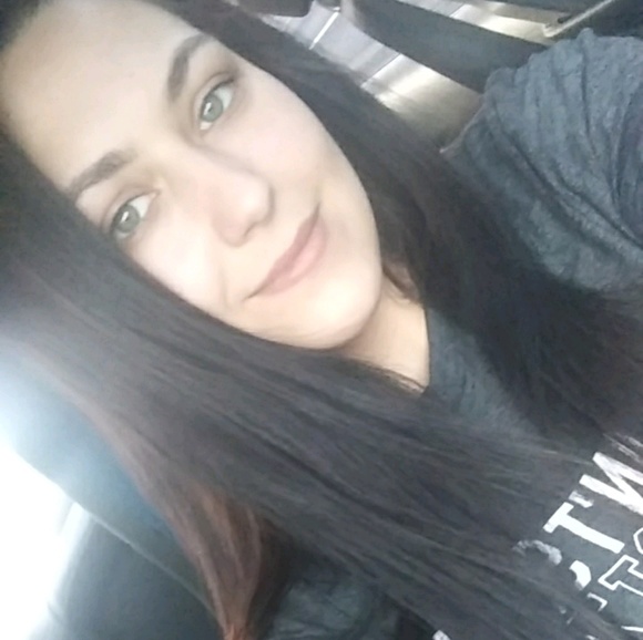 Profile Picture of Savanna Smuck (@ssmuck) on Poshmark