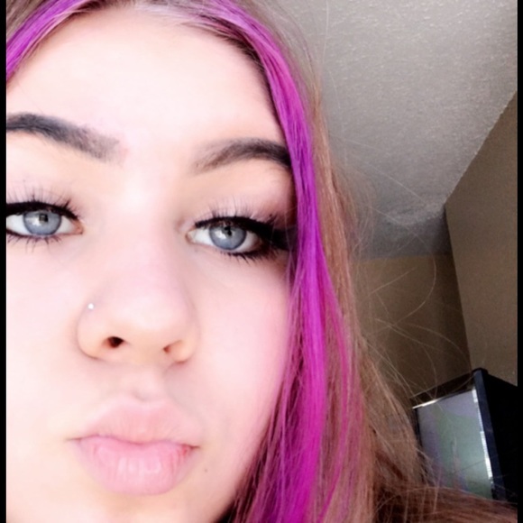 Profile Picture of Mandolyn Cain (@mandolyn_) on Poshmark