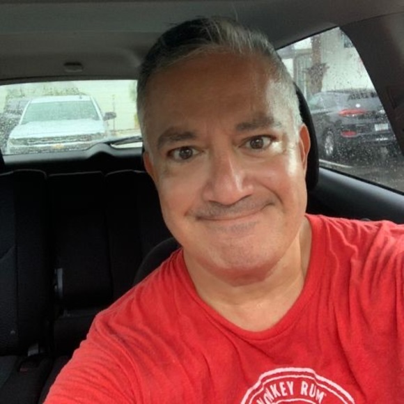 Profile Picture of Ruben Basantes (@ruben_basantes) on Poshmark