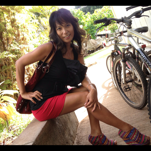 Profile Picture of Lisa Agdeppa (@leegirl25) on Poshmark