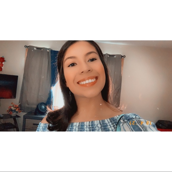 Profile Picture of Lorena Alvarado (@lorenaalvarado) on Poshmark