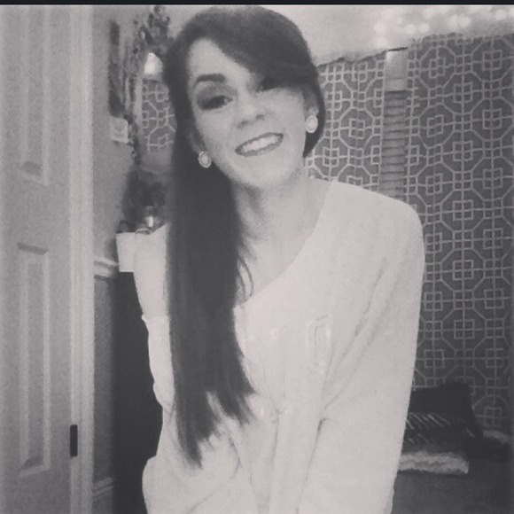 Profile Picture of Kalee Sigworth (@kaleesigworth) on Poshmark