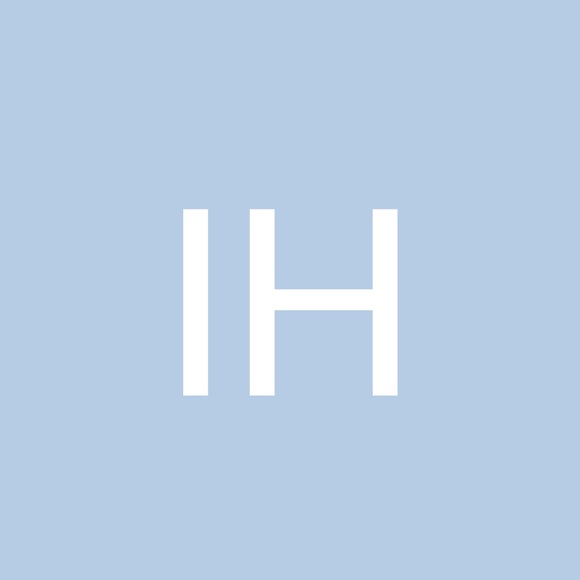 Profile Picture of Izzy Hajjar (@izzyhajjar_) on Poshmark