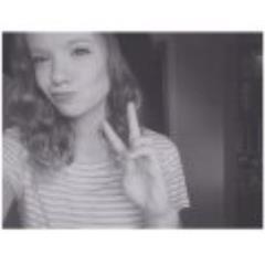 Profile Picture of Chloe Grace Wolfe (@__chloewolfe) on Twitter