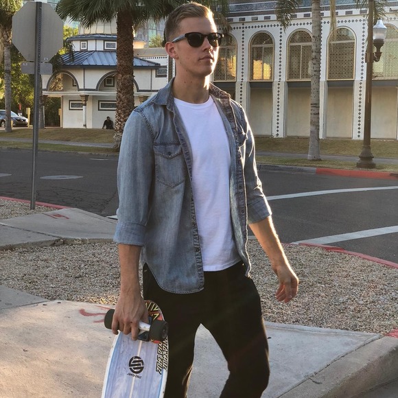 Profile Picture of Joel Bergkamp (@joeljerome) on Poshmark