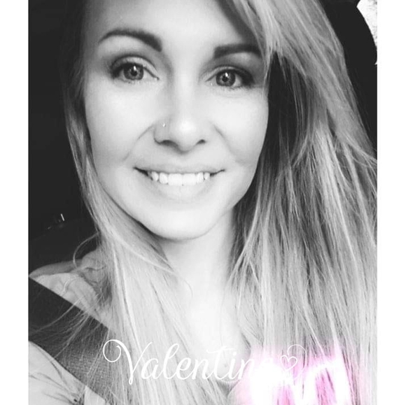 Profile Picture of Dorothy Shoemaker (@angelkisses2004) on Poshmark