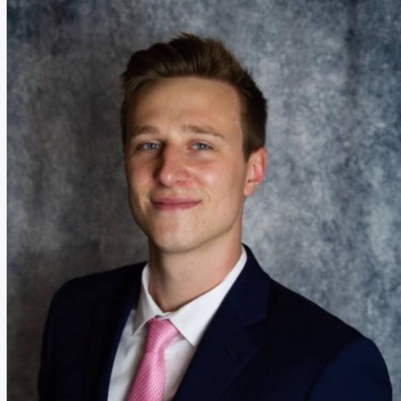 Tom Hillebrand - Poshmark Profile Picture of Tom Hillebrand (@t_swaggy) on Poshmark