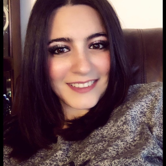 Profile Picture of Nana Palag (@nanapalag) on Poshmark