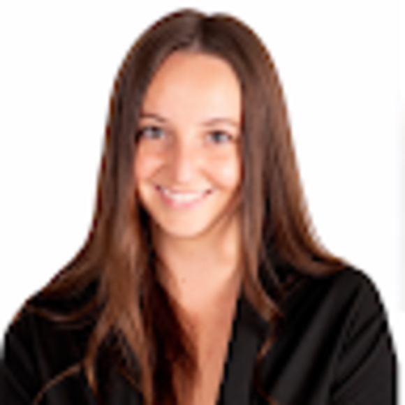 Profile Picture of Lauren Steinbaugh (@steinbaugh) on Poshmark