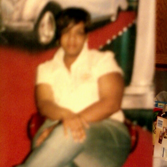 Profile Picture of Mildred Wright (@shareeewright) on Poshmark