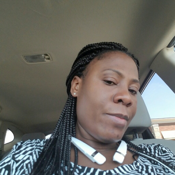 Profile Picture of Gogoua Abi (@lidyabi123) on Poshmark