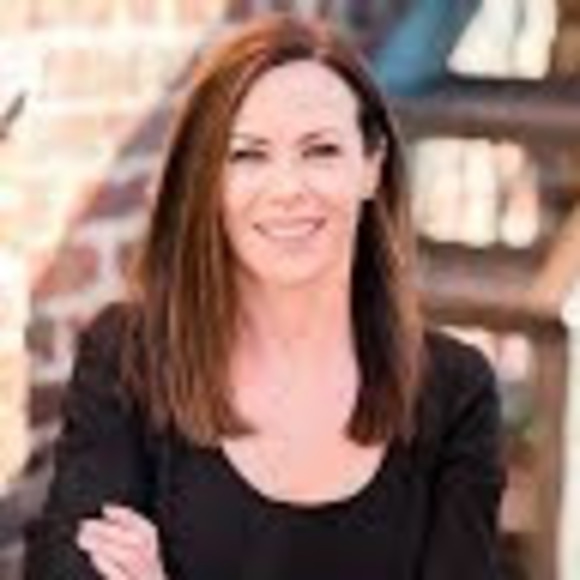 Profile Picture of Angela Neudecker (@angelaneudecker) on Poshmark