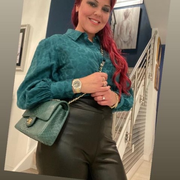 Profile Picture of Maylin Lima (@maylintaxoffice) on Poshmark