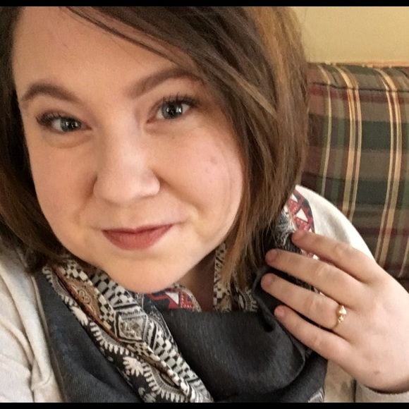 Allison Starling - Poshmark Profile Picture of Allison Starling (@allisonstarling) on Poshmark