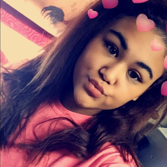 Profile Picture of Kylee Scott (@kyriesmommy17) on Poshmark