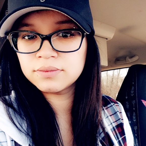 Profile Picture of Amber Wolfe (@amberdawn502) on Poshmark