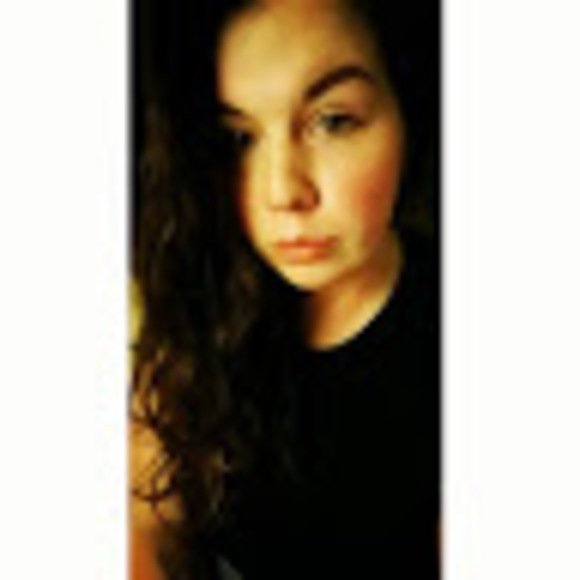 Profile Picture of Mara Hedeen (@marcushoudini) on Poshmark