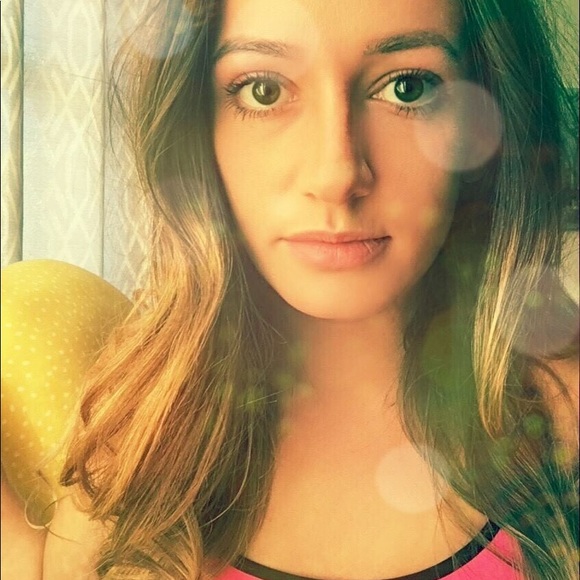 Profile Picture of Christina Hanlon (@chanlon09) on Poshmark