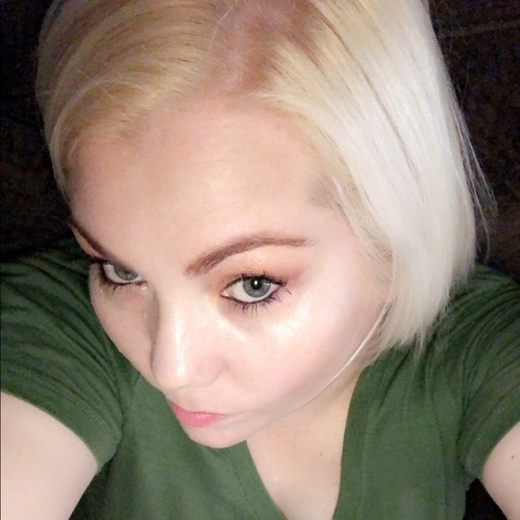 Profile Picture of Carla Carbary (@carlacarbary) on Poshmark