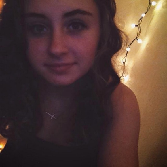 Profile Picture of Cassidy Stiverson (@cassidylain13) on Poshmark