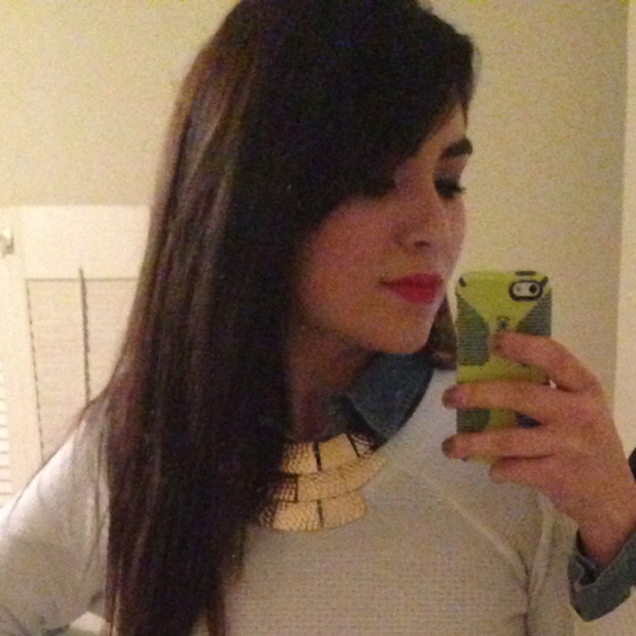 Profile Picture of Angelea Bolanos (@angeleab) on Poshmark