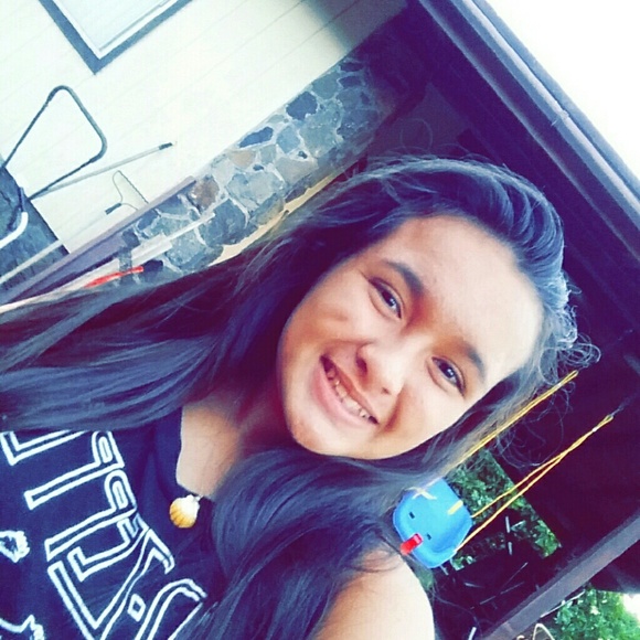 Profile Picture of Brooke Kaaekuahiwi (@brooke_laakea) on Poshmark