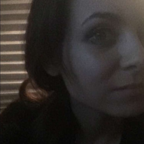 Profile Picture of Bella Belle (@sirengames) on Poshmark