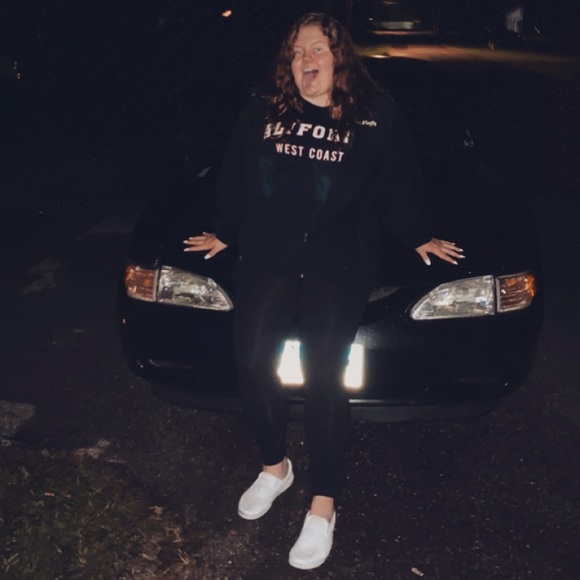 Profile Picture of Hailey Cartwright (@haileeeyyyd03) on Poshmark