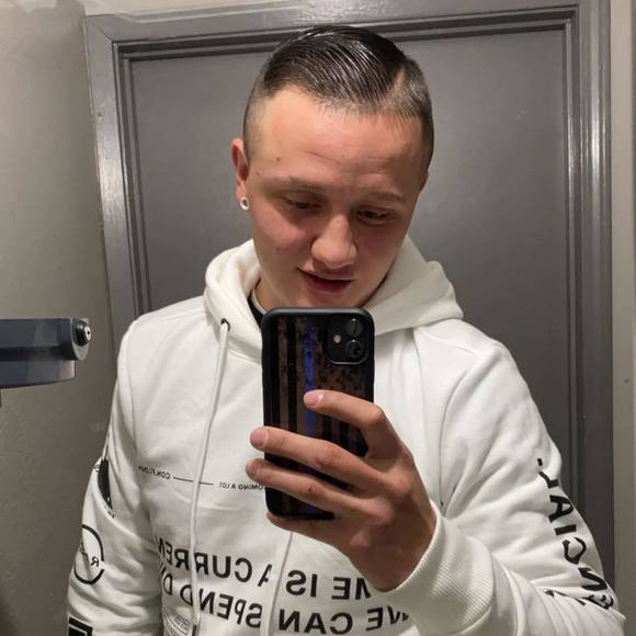 Profile Picture of Damien Buse (@damien98) on Poshmark