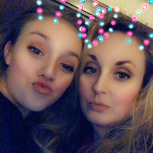 Profile Picture of Christa Hanger (@christa422) on Poshmark