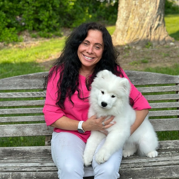 Profile Picture of White magic Samoyeds (@carriemcollier) on Poshmark