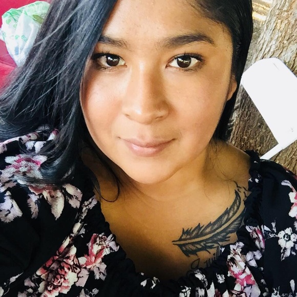Profile Picture of Araceli Lara fuentes (@aracelilara2895) on Poshmark