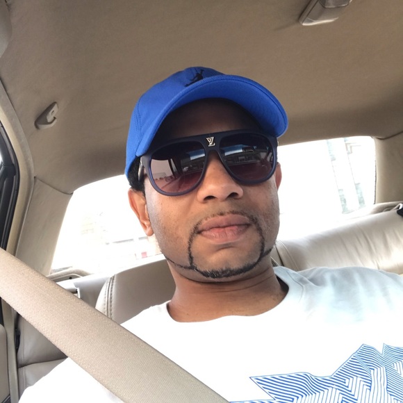 Profile Picture of Raymond Chapman (@rayatl) on Poshmark
