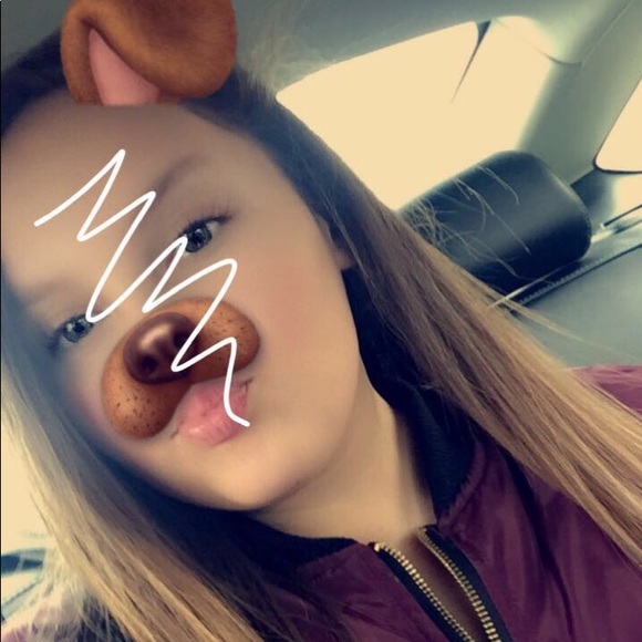 Profile Picture of Rory Viesca (@yourqueen521) on Poshmark