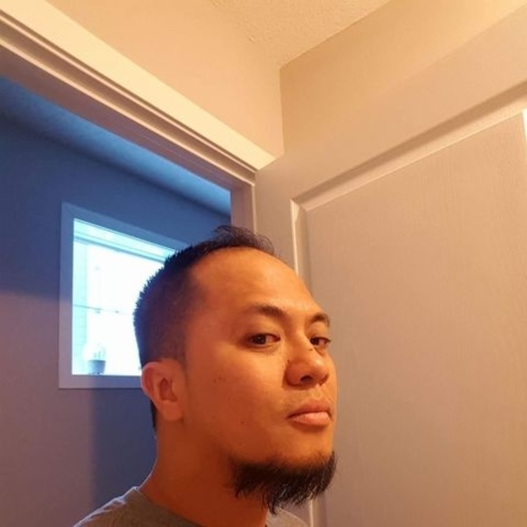 Profile Picture of James Golde giron (@jamesgiron08) on Poshmark